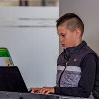make kid playing piano