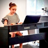 piano training for female kids