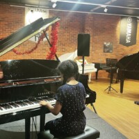 piano lesson for female kid