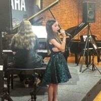piano teacher for kids